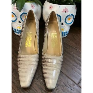 SALVATORE FERRAGAMO
Salvatore Ferragamo "Susl 70
Pat" Leather High Heel Pumps
Sh